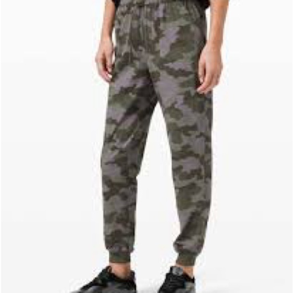 Lululemon Stretch High-Rise HR Joggers Keep on Moving Heritage Camo Lavender 4